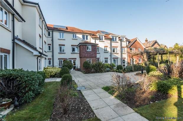Additional Property Image 1 bedroom Flat for sale in Hindhead 10