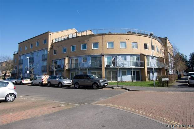 1 bedroom Flat for sale in Feltham