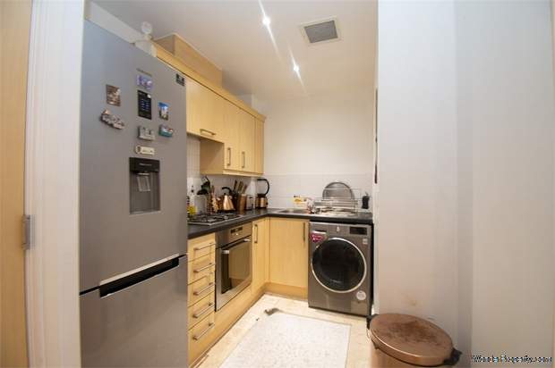 Additional Property Image 1 bedroom Flat for sale in Feltham 4