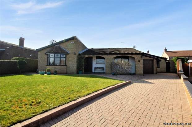 4 bedroom Detached Bungalow for sale in Gainsborough