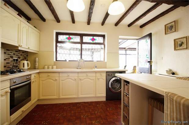 Additional Property Image 4 bedroom Detached Bungalow for sale in Gainsborough 5