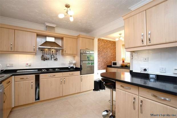 Additional Property Image 4 bedroom Detached for sale in Rushden 6