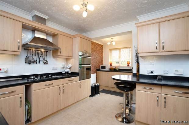 Additional Property Image 4 bedroom Detached for sale in Rushden 7