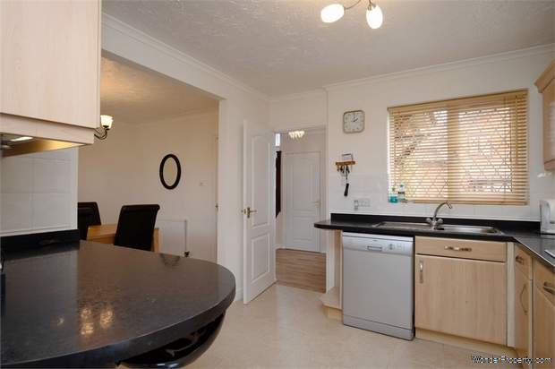 Additional Property Image 4 bedroom Detached for sale in Rushden 8