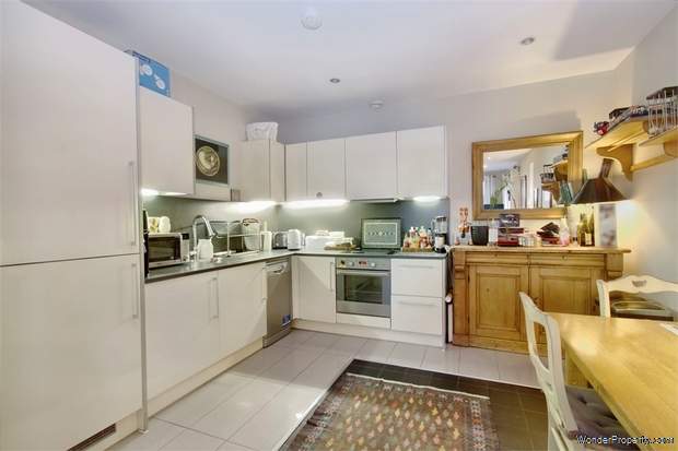 Additional Property Image 2 bedroom Flat for sale in Isleworth 4