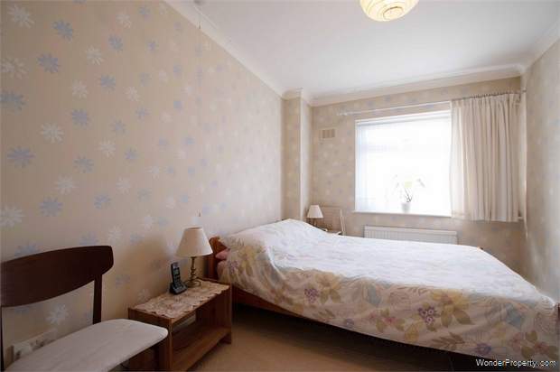 Additional Property Image 1 bedroom Flat for sale in London 8
