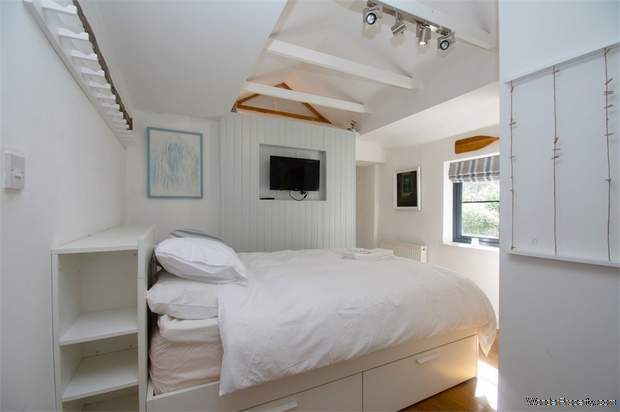 Additional Property Image 2 bedroom Detached Bungalow for sale in Farnham 5