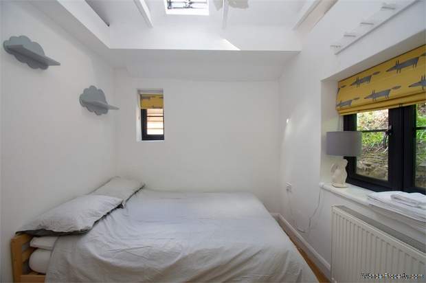 Additional Property Image 2 bedroom Detached Bungalow for sale in Farnham 8