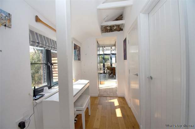 Additional Property Image 2 bedroom Detached Bungalow for sale in Farnham 10