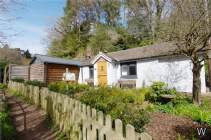 2 bedroom Detached Bungalow for sale in Farnham