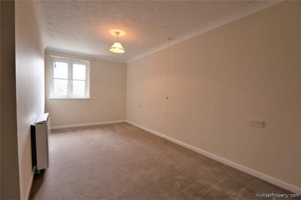 Additional Property Image 1 bedroom Flat for sale in Caterham 6