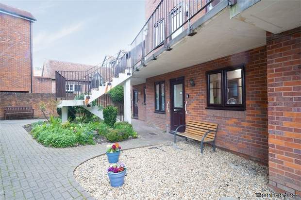 Additional Property Image 2 bedroom Flat for sale in Chesham 9