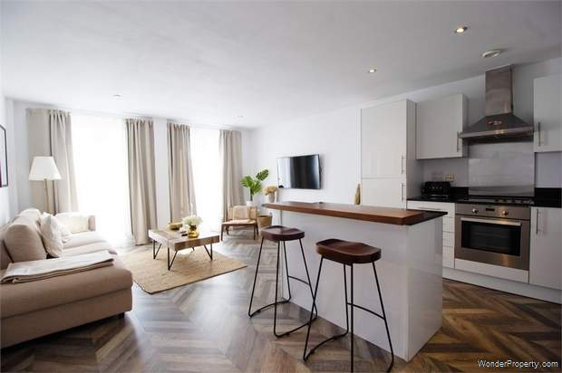 2 bedroom Flat for sale in Loughton