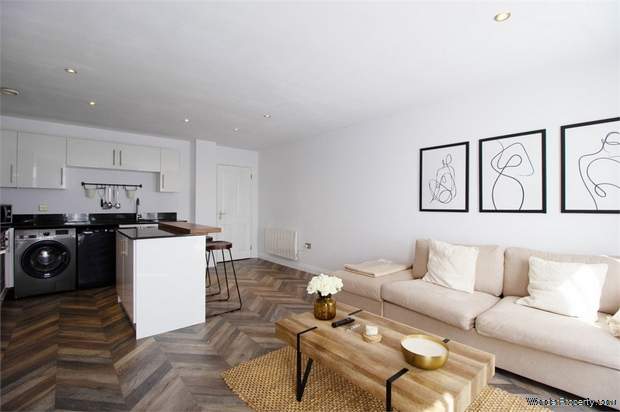 Additional Property Image 2 bedroom Flat for sale in Loughton 5