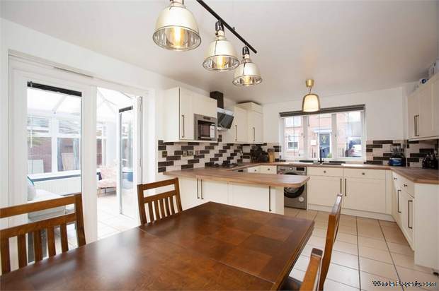 Additional Property Image 5 bedroom Semi Detached for sale in Wakefield 3