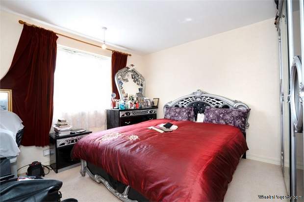 Additional Property Image 2 bedroom Flat for sale in Hayes 5