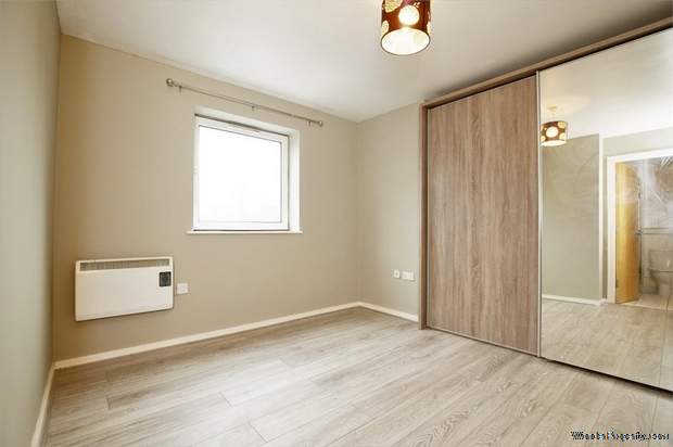 Additional Property Image 2 bedroom Flat for sale in Sale 7