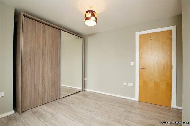Additional Property Image 2 bedroom Flat for sale in Sale 8