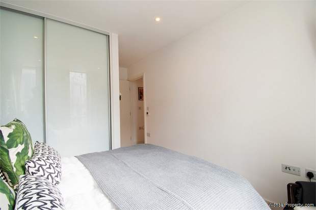 Additional Property Image 2 bedroom Flat for sale in Croydon 6