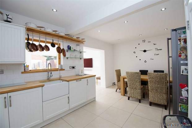 Additional Property Image 4 bedroom Detached for sale in Hounslow 4