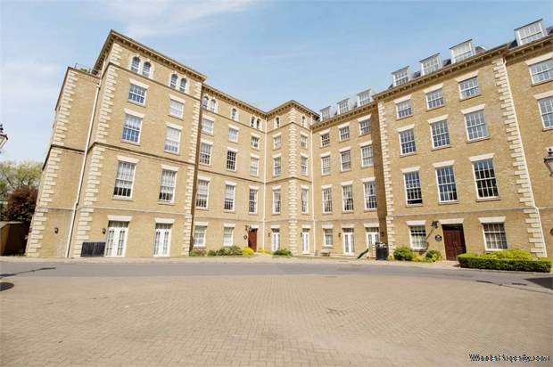 2 bedroom Flat for sale in London