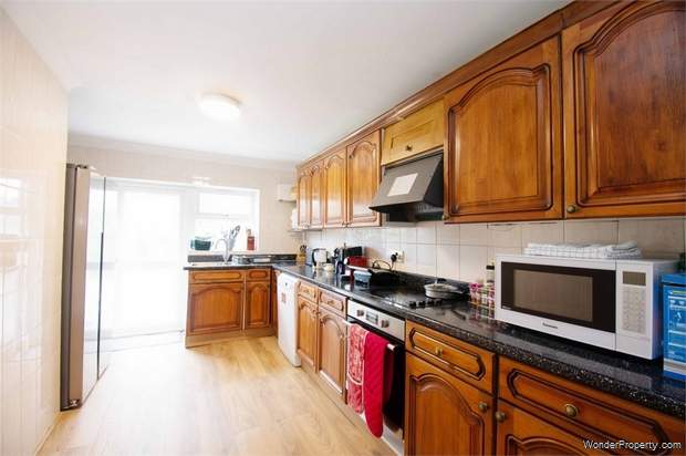 Additional Property Image 4 bedroom Detached for sale in Hounslow 7