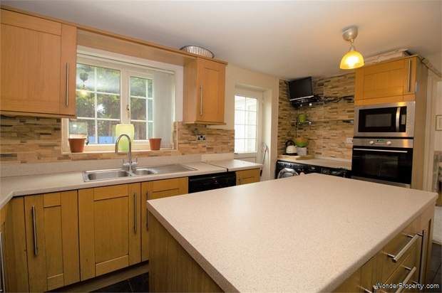Additional Property Image 4 bedroom Detached for sale in Oldham 6