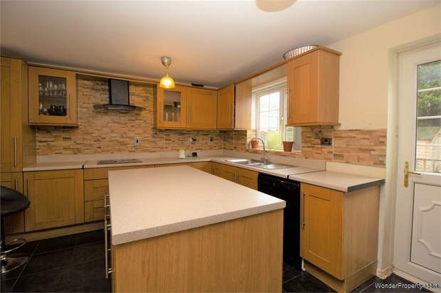 Additional Property Image 4 bedroom Detached for sale in Oldham 7