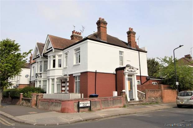 2 bedroom Flat for sale in London