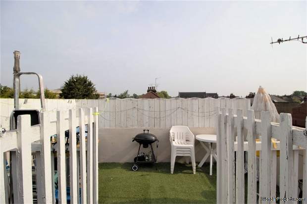 Additional Property Image 2 bedroom Flat for sale in London 8