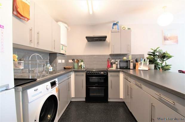 Additional Property Image 3 bedroom Flat for sale in London 3
