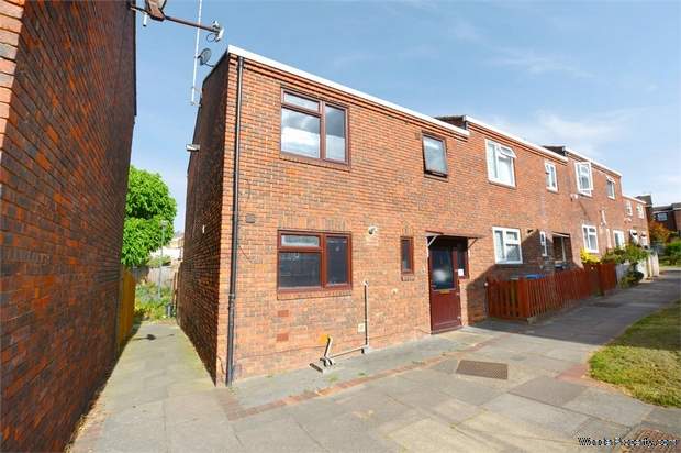 3 bedroom End of Terrace for sale in London