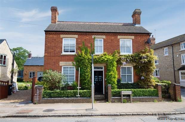 3 bedroom Detached for sale in Bedford