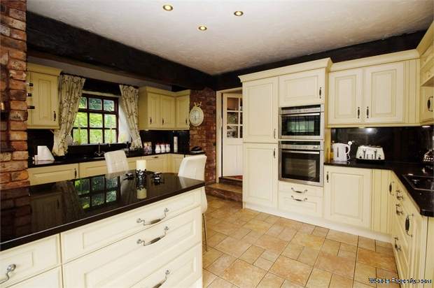 Additional Property Image 4 bedroom Detached for sale in Hyde 2