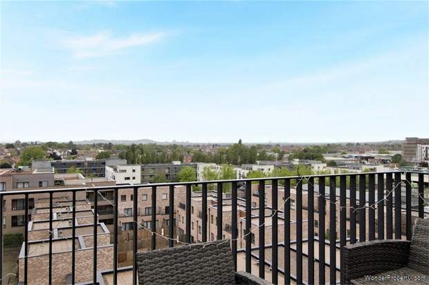 Additional Property Image 2 bedroom Flat for sale in London 9