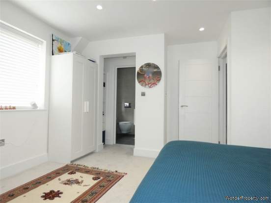 Additional Property Image 4 bedroom Detached for sale in Windsor 10