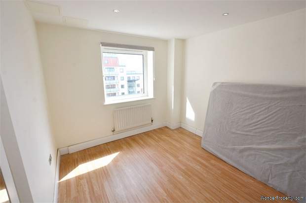 Additional Property Image 2 bedroom Flat for sale in London 9