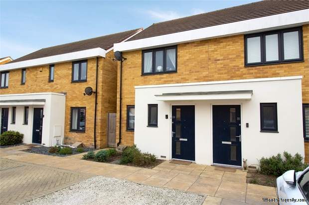 2 bedroom Semi Detached for sale in Tilbury