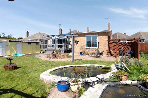 Additional Property Image 3 bedroom Detached Bungalow for sale in Clacton-on-Sea 2