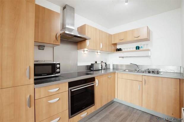 Additional Property Image 2 bedroom Flat for sale in Romford 3