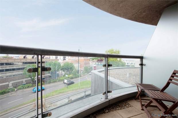 Additional Property Image 2 bedroom Flat for sale in Romford 4