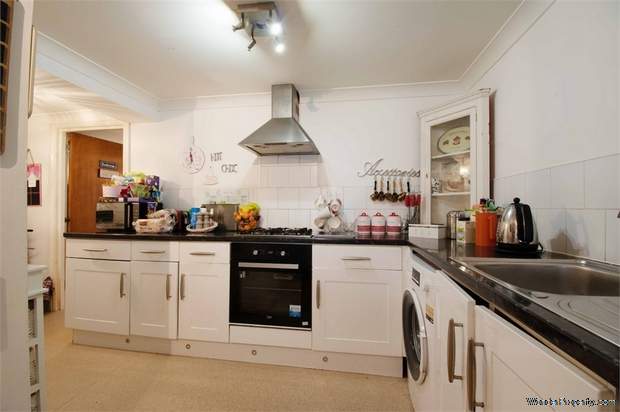 Additional Property Image 3 bedroom Flat for sale in Caterham 4