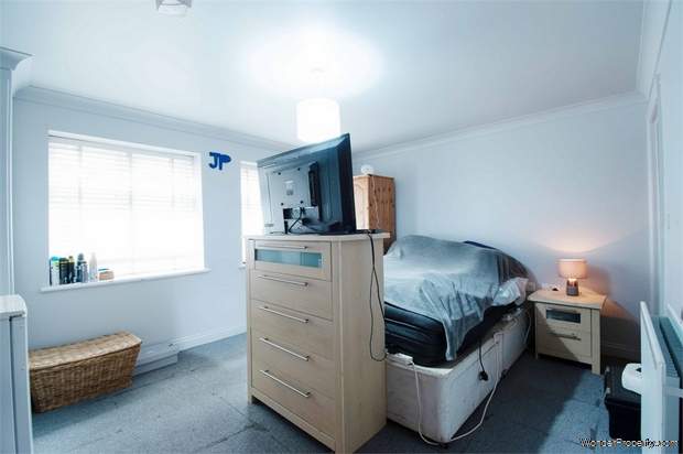Additional Property Image 3 bedroom Flat for sale in Caterham 9