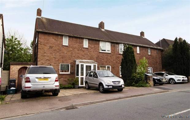 3 bedroom Semi Detached for sale in Hoddesdon