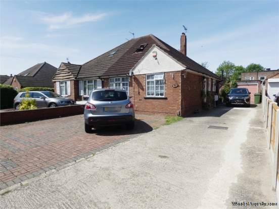 4 bedroom Semi Detached Bungalow for sale in Staines-upon-Thames