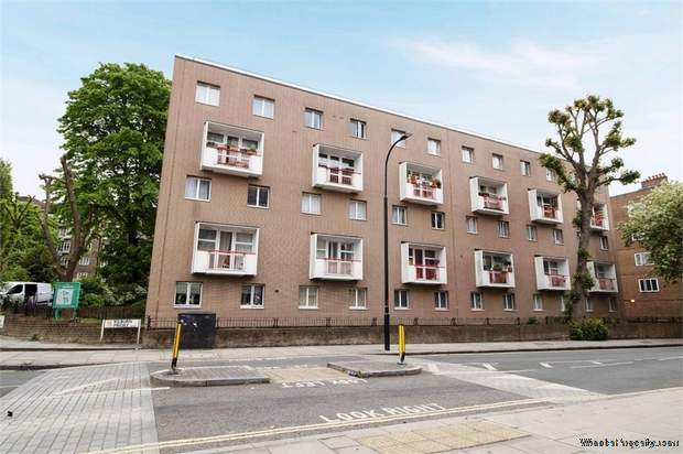 2 bedroom Flat for sale in London