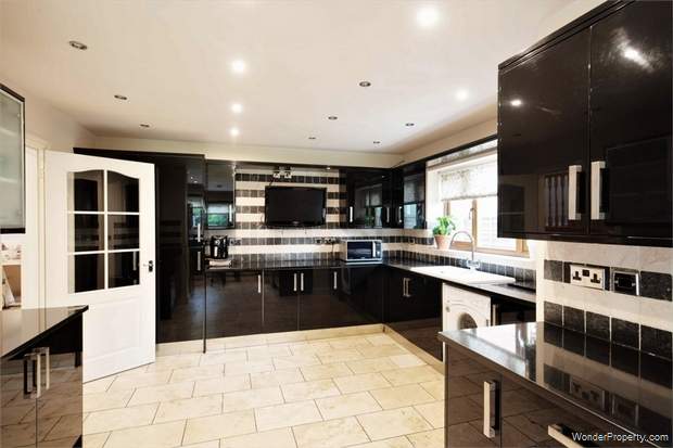 Additional Property Image 6 bedroom Detached Bungalow for sale in Sutton Coldfield 6