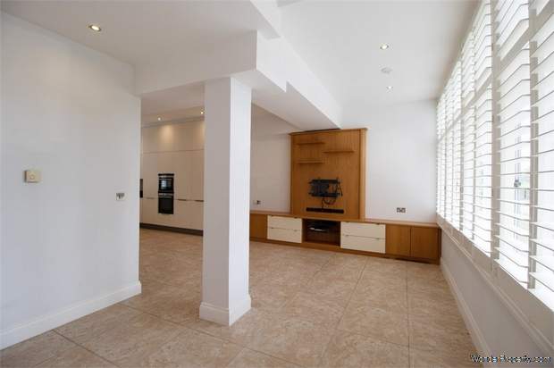 Additional Property Image 3 bedroom Flat for sale in Bushey 4