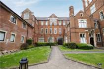 3 bedroom Flat for sale in Bushey