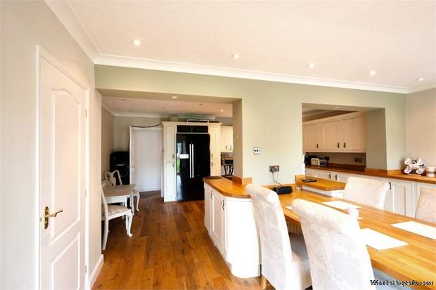 Additional Property Image 4 bedroom Detached Bungalow for sale in Leicester 8